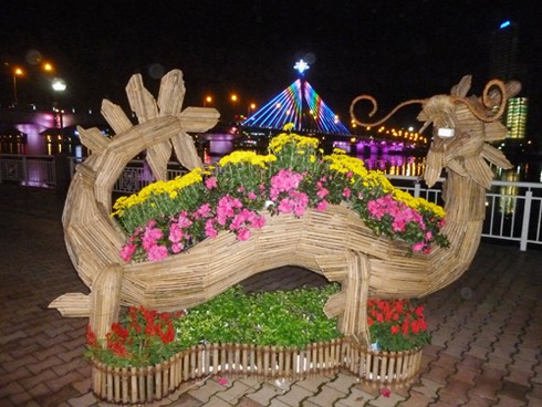 Ngỡ ngàng 'Thành phố ánh sáng' bên sông Hàn