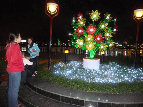 Ngỡ ngàng 'Thành phố ánh sáng' bên sông Hàn