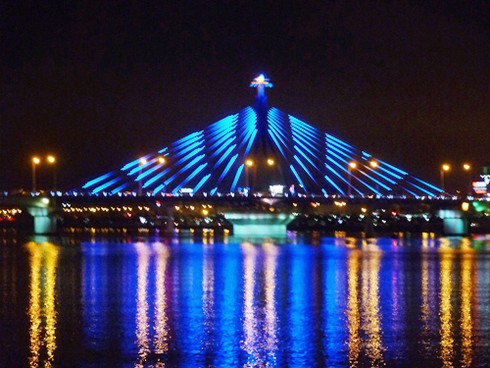 Ngỡ ngàng 'Thành phố ánh sáng' bên sông Hàn