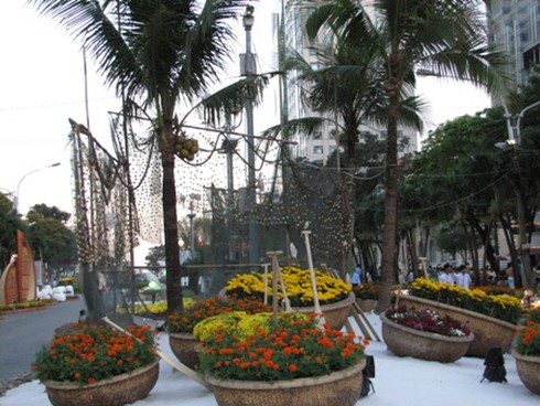 TP.HCM: Đường hoa, đường sách hướng về biển đảo