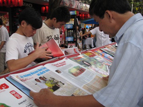 TP.HCM: Đường hoa, đường sách hướng về biển đảo