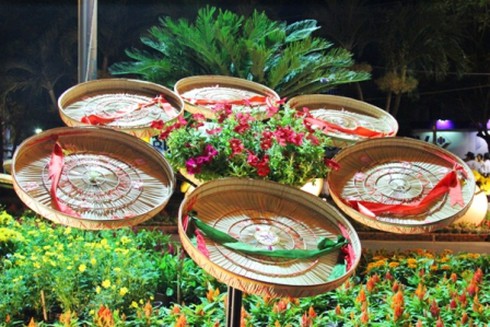 Đường hoa Nguyễn Huệ khoe sắc trong đêm