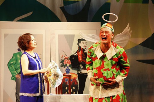 Đưa hài kịch đến chiến sĩ, đồng bào miền Trung