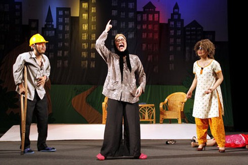 Đưa hài kịch đến chiến sĩ, đồng bào miền Trung