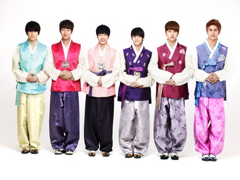 4 nhóm nhạc xứ Hàn diện hanbok tuyệt đẹp ngày Tết