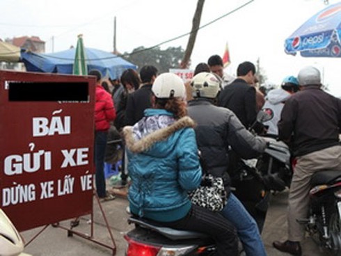 Nhiều dịch vụ “ăn theo” ngày Tết “chặt chém” khách