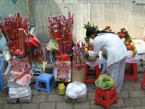 Hành hương Núi Sam: “Hương” ít, “hành” nhiều!
