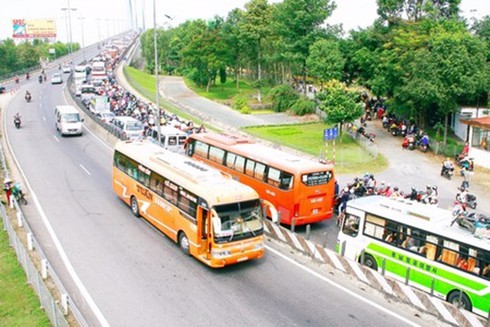 Cầu Mỹ Thuận ùn tắc kỷ lục từ khi thông cầu