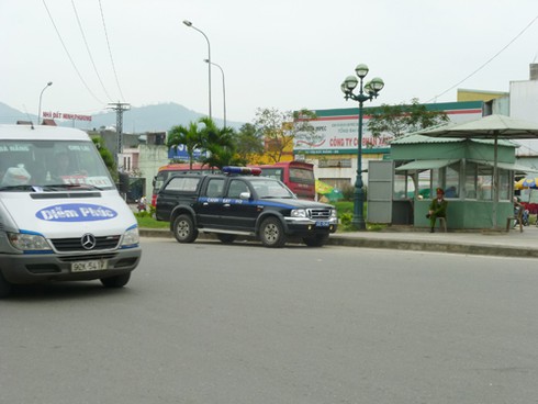 Xe khách `né` bến, CSGT bất ngờ