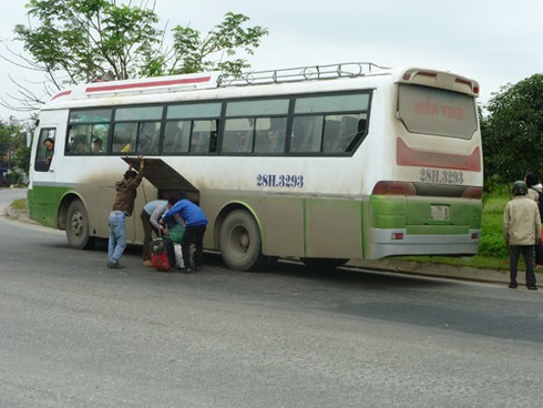 Xe khách `né` bến, CSGT bất ngờ