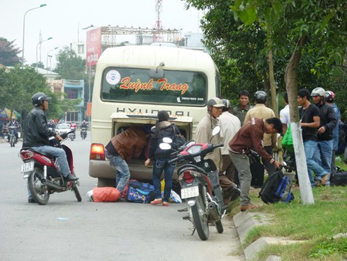 Xe khách `né` bến, CSGT bất ngờ