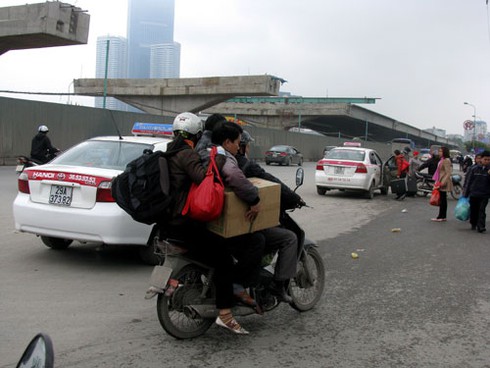 Nhốn nháo bến xe sau đợt nghỉ Tết