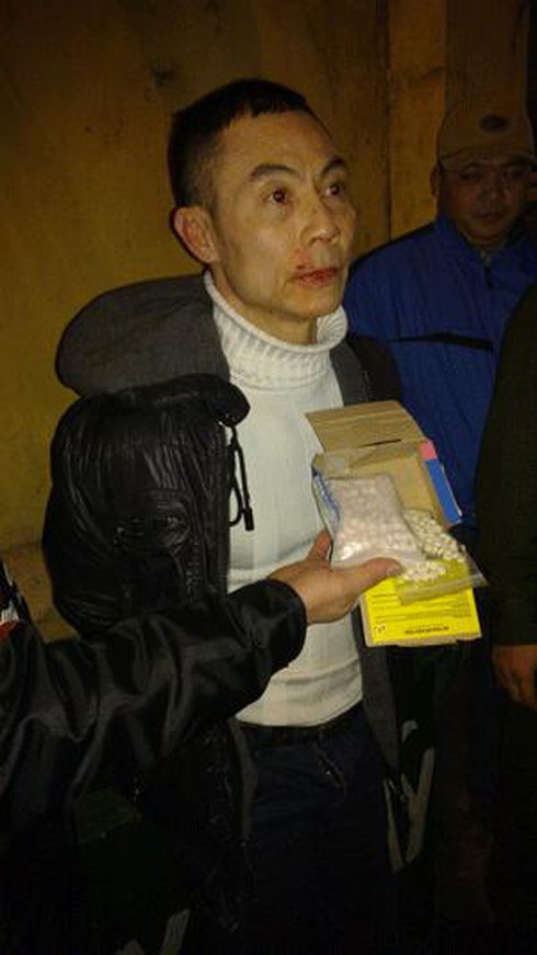 “Găm” 800 viên ma túy trong hộp điện thoại