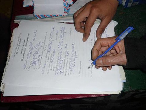 “Găm” 800 viên ma túy trong hộp điện thoại