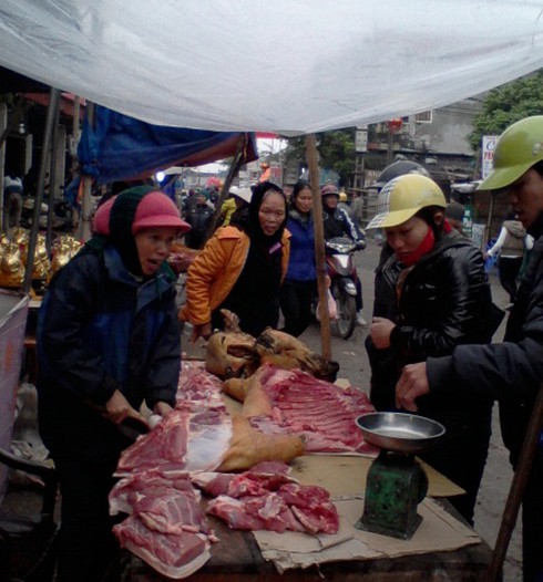 Nô nức đi `mua may bán rủi` ở chợ Viềng