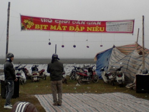 Nô nức đi `mua may bán rủi` ở chợ Viềng