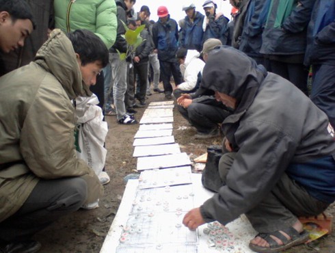 Nô nức đi `mua may bán rủi` ở chợ Viềng