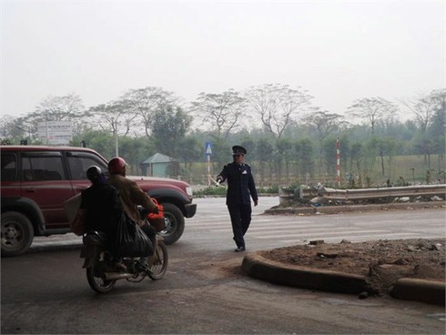 Cấm đường Pháp Vân – Cầu Giẽ: Xe máy vẫn vô tư vi phạm