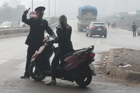 Ngơ ngác khi bị cấm xe máy tuyến Pháp Vân-Cầu Giẽ