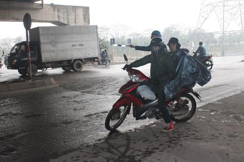 Ngơ ngác khi bị cấm xe máy tuyến Pháp Vân-Cầu Giẽ