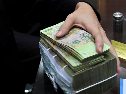 Bắt chủ nợ đánh đập khiến con nợ thắt cổ tự tử