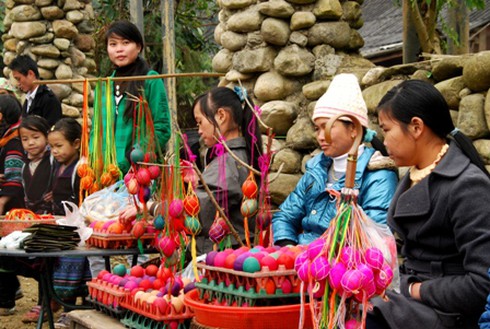 Tưng bừng hội xuống đồng Tả Van ( Lào Cai)