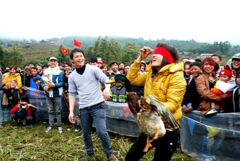 Tưng bừng hội xuống đồng Tả Van ( Lào Cai)