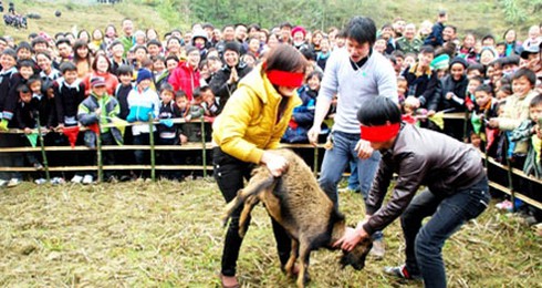 Tưng bừng hội xuống đồng Tả Van ( Lào Cai)