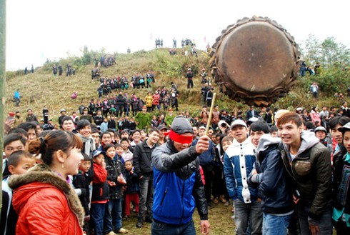 Tưng bừng hội xuống đồng Tả Van ( Lào Cai)