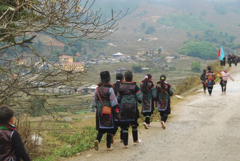 Tưng bừng hội xuống đồng Tả Van ( Lào Cai)