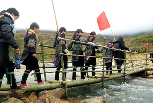 Tưng bừng hội xuống đồng Tả Van ( Lào Cai)