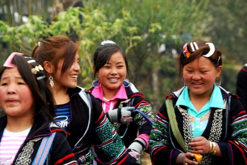 Tưng bừng hội xuống đồng Tả Van ( Lào Cai)