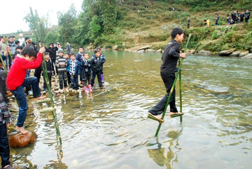 Tưng bừng hội xuống đồng Tả Van ( Lào Cai)