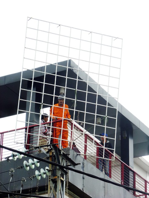 Đà Nẵng: Tháo biển quảng cáo làm nổ trạm biến áp