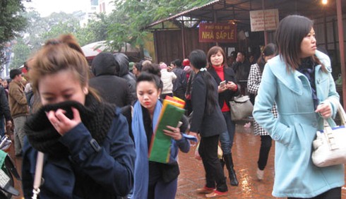 Người Hà Nội chen chân đi lễ Phủ Tây Hồ