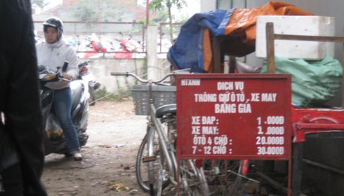 Người Hà Nội chen chân đi lễ Phủ Tây Hồ