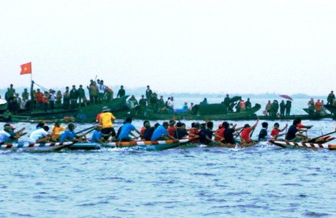 Háo hức xem đua ghe truyền thống phá Tam Giang