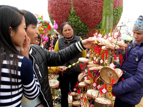 Quan họ vẫn `ngả nón hứng tiền` ở hội Lim