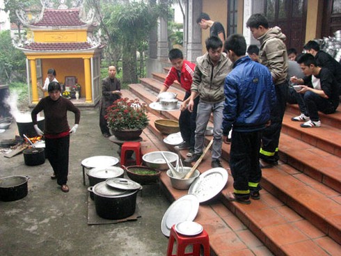 Nô nức lên chùa ăn chay dịp Rằm tháng Giêng