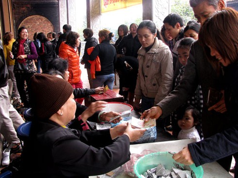 Nô nức lên chùa ăn chay dịp Rằm tháng Giêng