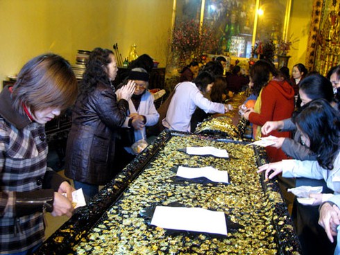 Nô nức lên chùa ăn chay dịp Rằm tháng Giêng