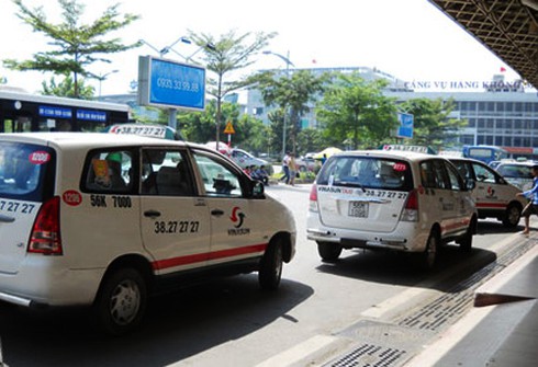 Xử phạt 2 hãng taxi niêm yết giá bằng ngoại tệ