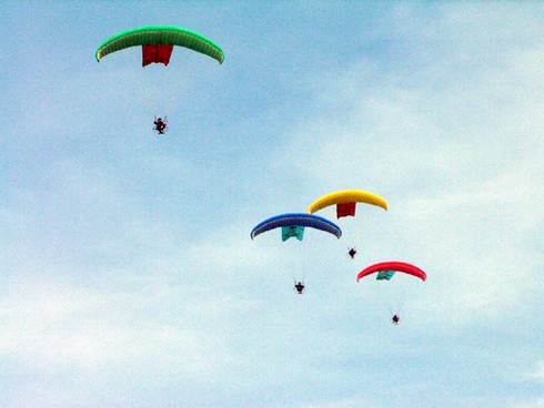 Lần đầu tiên thi dù bay quốc tế tại Việt Nam