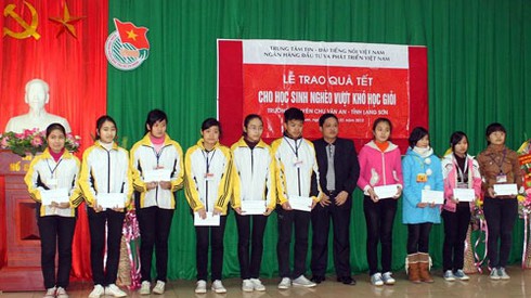 Phấn đấu vận động ủng hộ trẻ em nghèo 9,7 tỷ đồng