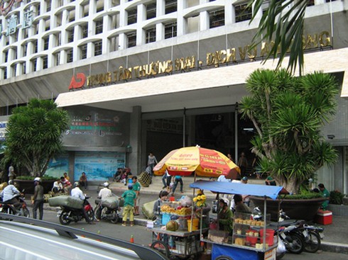 Chợ đầu mối ở TP.HCM: `Cháy khỏi cứu`