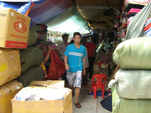 Chợ đầu mối ở TP.HCM: `Cháy khỏi cứu`