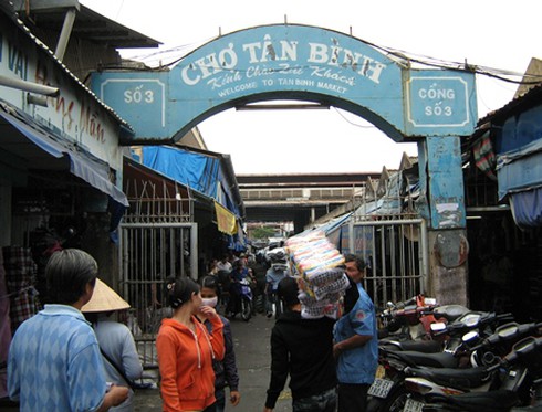 Chợ đầu mối ở TP.HCM: `Cháy khỏi cứu`