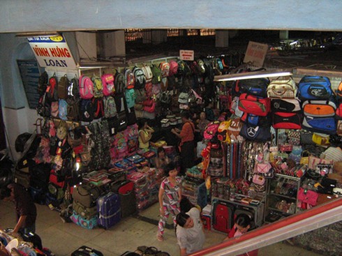 Chợ đầu mối ở TP.HCM: `Cháy khỏi cứu`