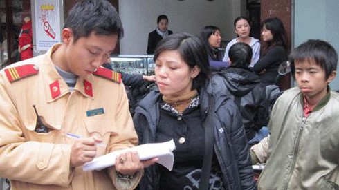 “Xe điên” húc hàng loạt xe máy, hai người trọng thương