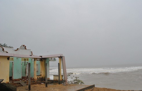 Quảng Ngãi: 2 tàu cá cùng 21 ngư dân gặp nạn trên biển